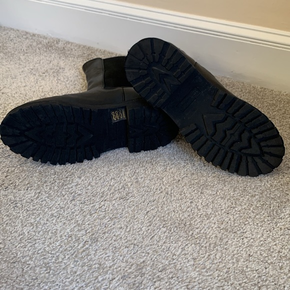 Banana Republic tall Chelsea boots - Picture 4 of 9